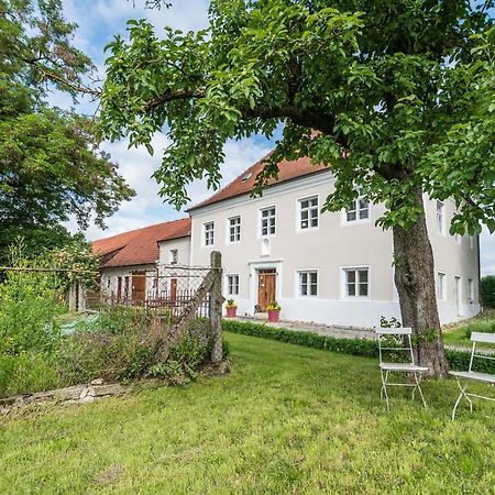 Historischer Pfarrhof Niederleierndorf Langquaid Dış mekan fotoğraf