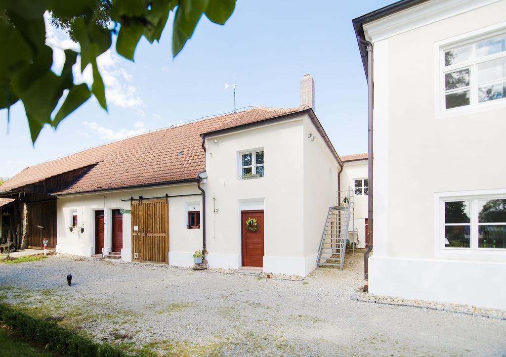Historischer Pfarrhof Niederleierndorf Langquaid Oda fotoğraf